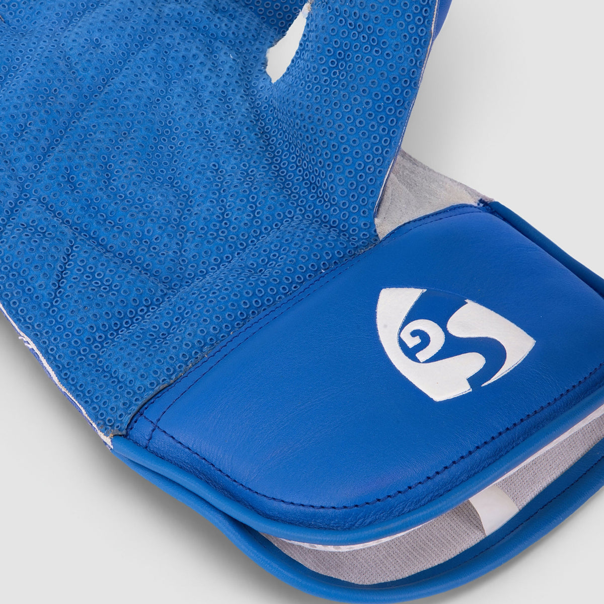 SG KLR 1 Wicket Keeping Gloves – Adult, Blue/Red