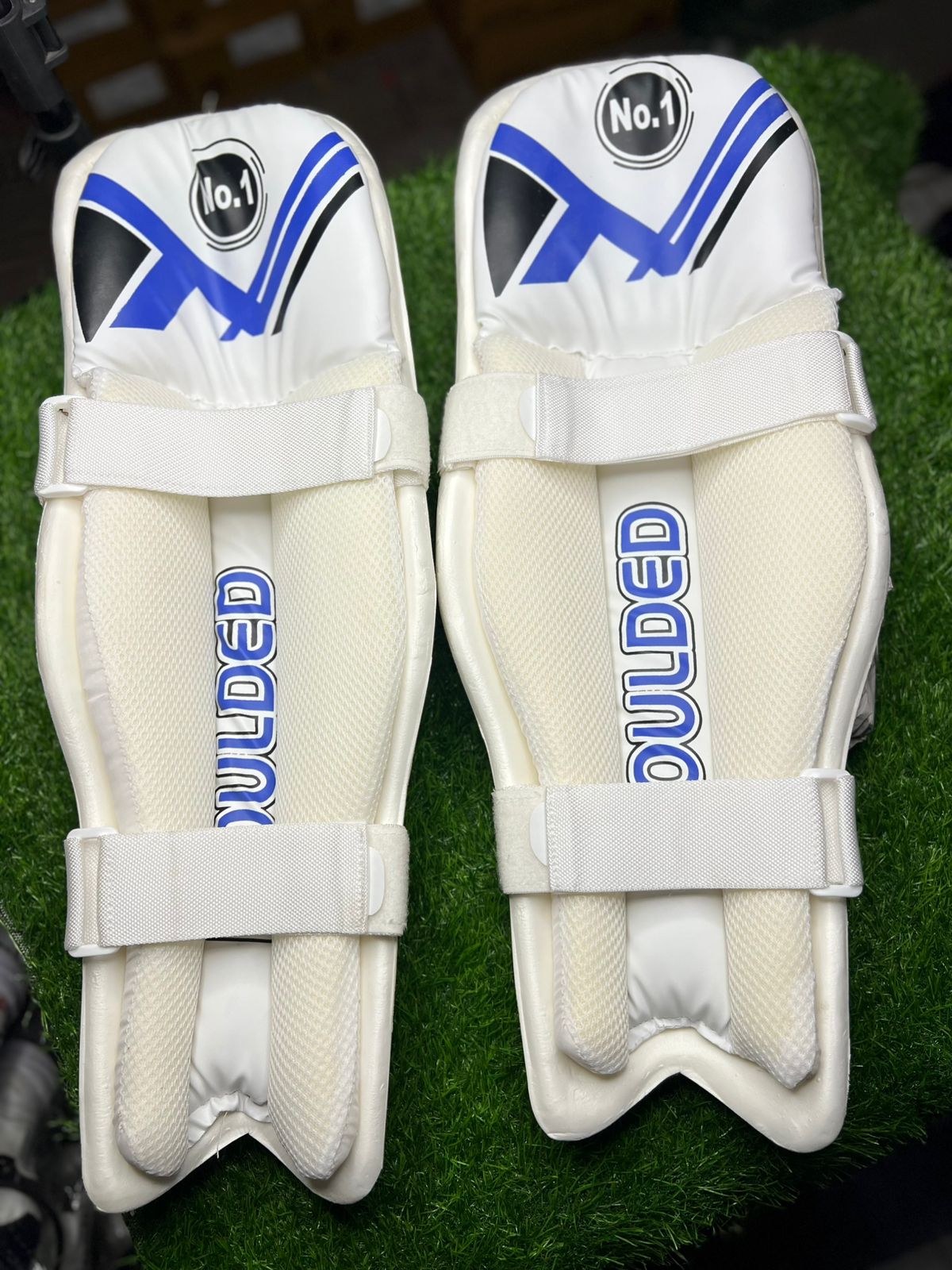 NO 1 MOLDED BATTING PADS
