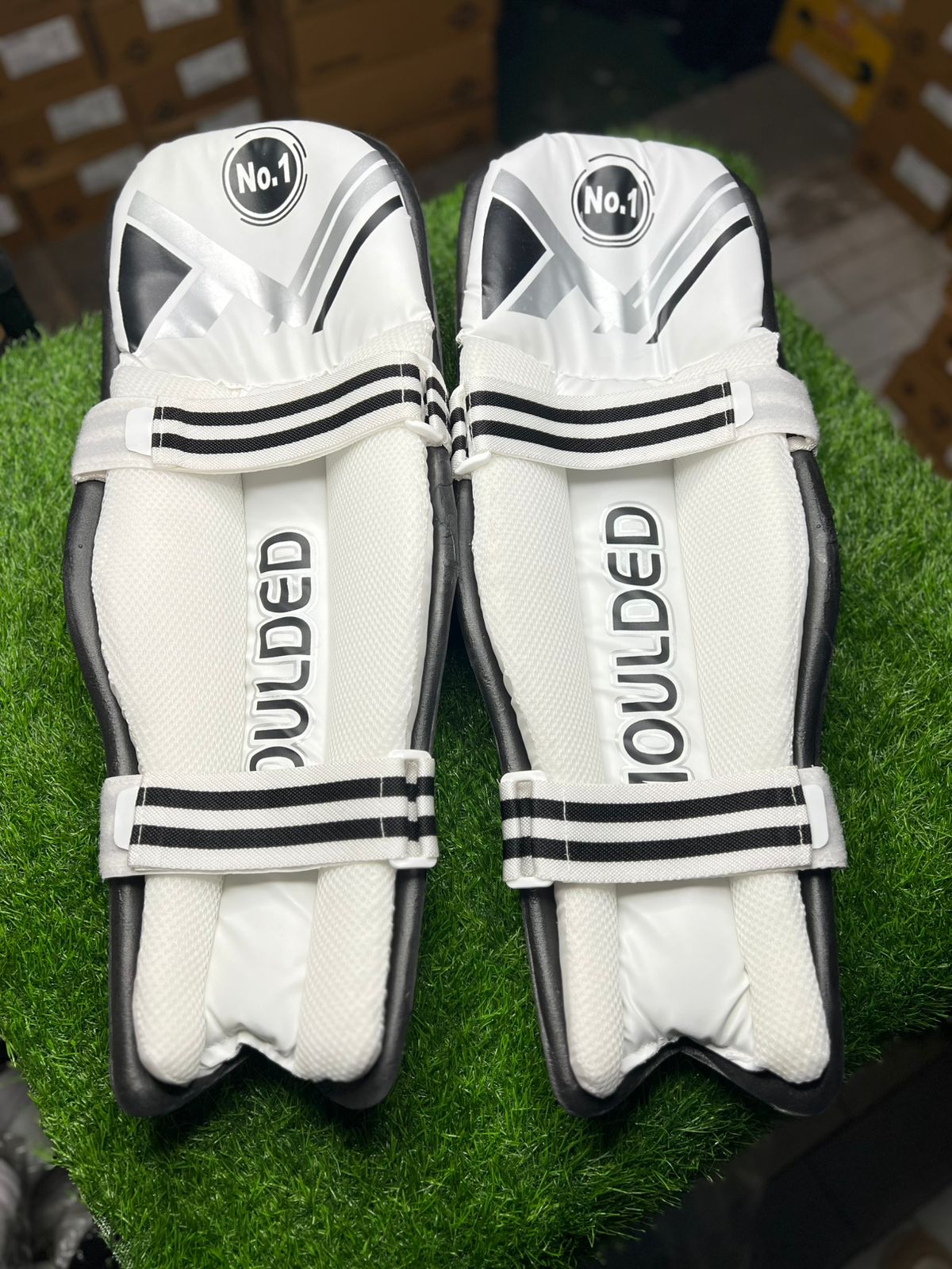 NO 1 MOLDED BATTING PADS